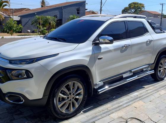 FIAT TORO 2.0 16V TURBO DIESEL RANCH 4WD AT9 FIAT TORO 2.0 16V TURBO DIESEL RANCH 4WD AT9